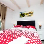 Renata Mare Holliday House