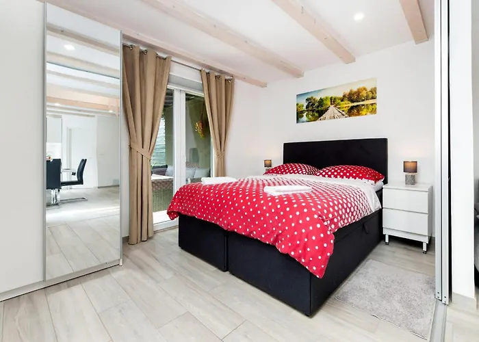 Renata Mare Holliday House