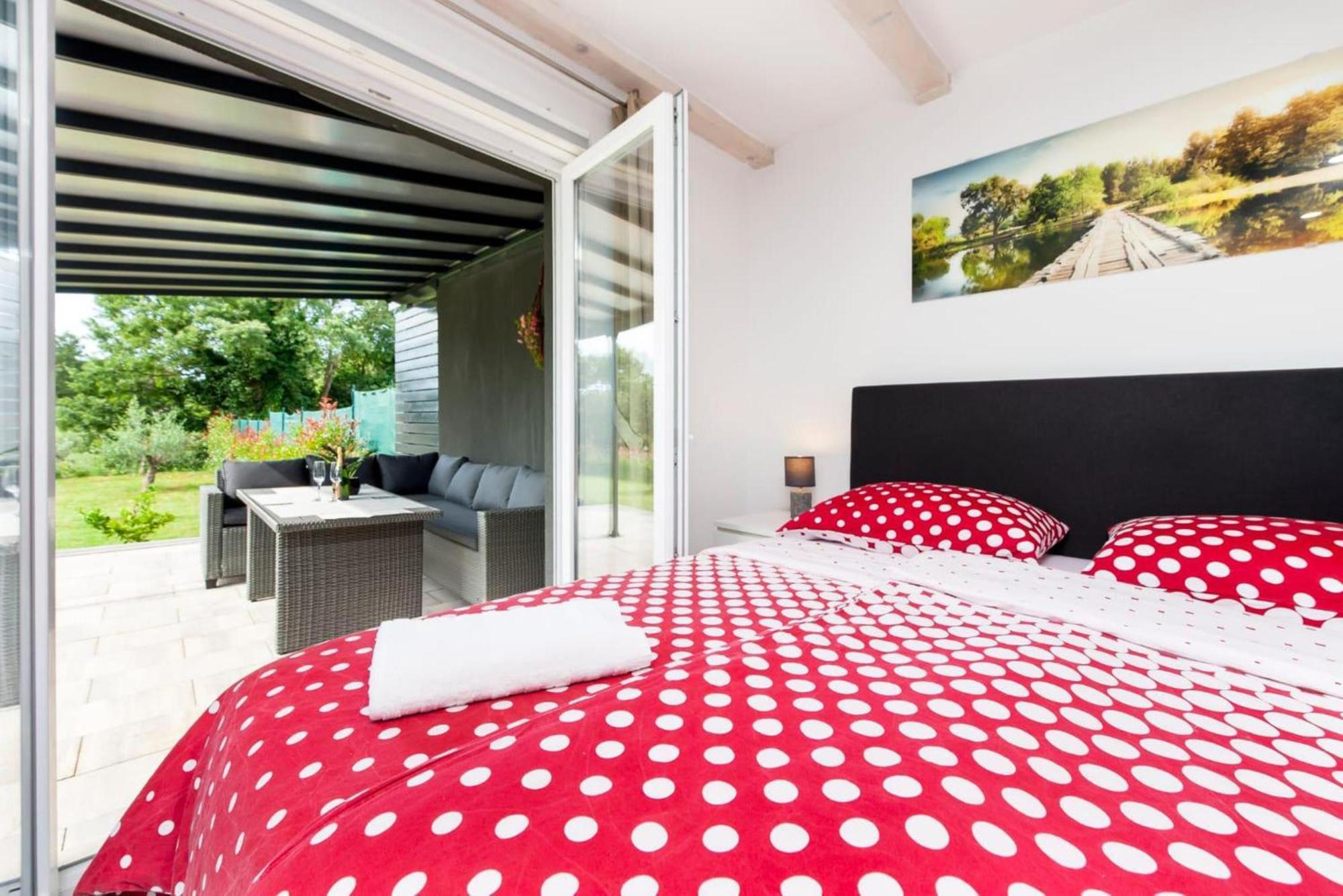 Renata Mare Holliday House *